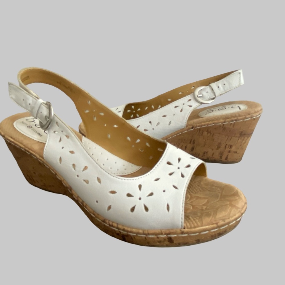 B.O.C. White Flower Cut Out Leather Cork Casual Summer Sandal- Sz-9
